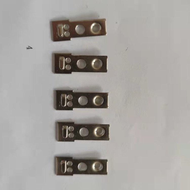 五金沖壓件廠里普通沖孔?？蓻_裁的小孔徑 