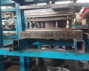 五金沖壓件模具要與壓力機的有關(guān)技術(shù)參數(shù)相適應